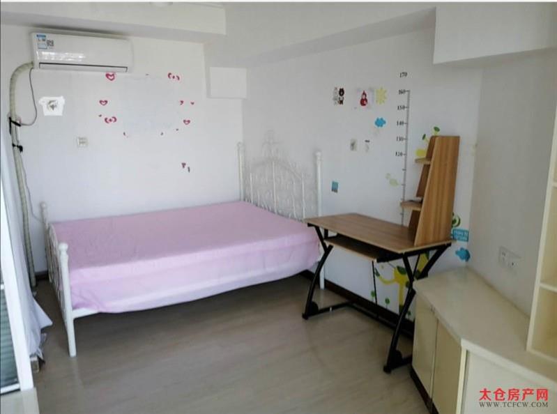 无中介费，房间干净明亮