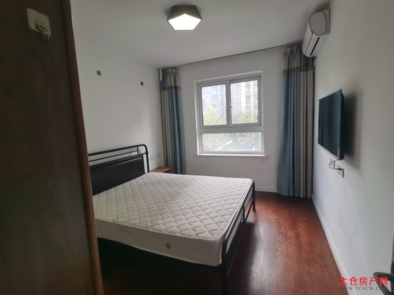 中南世纪城5楼精装好房3房/2厅/1卫朝南89平米3200元/月