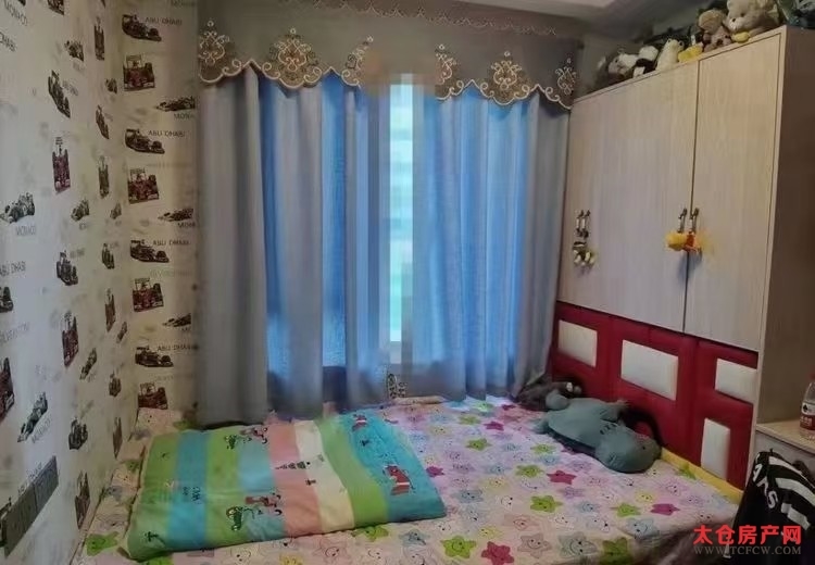 盛世壹品5楼精装好房4房/2厅/2卫朝南136平米270万