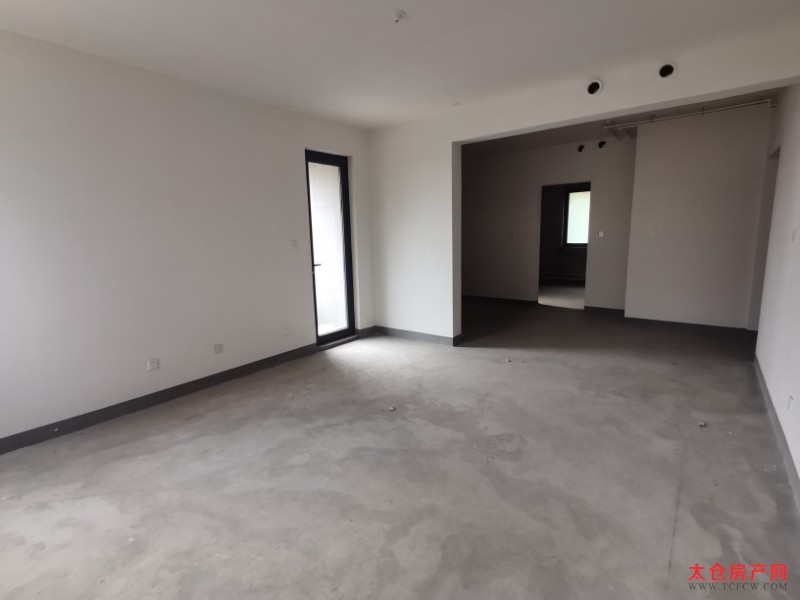 上海公馆一期5楼毛坯好房4房/2厅/3卫朝南252平米580万