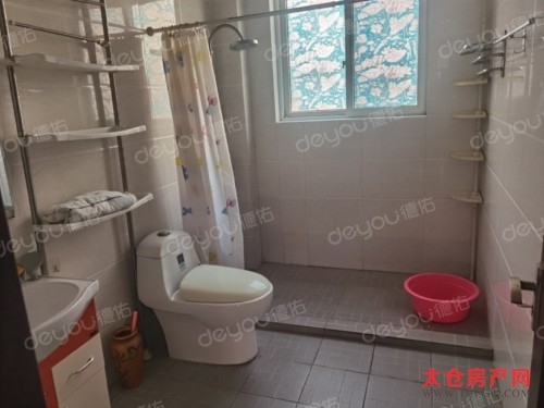 月亮河新村3楼简装好房3房/2厅/1卫朝南139平米2500元/月