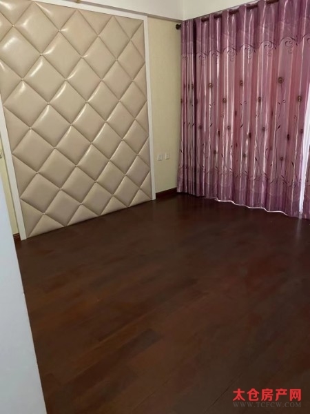 富景苑4楼精装好房3房/2厅/2卫朝南142平米190万