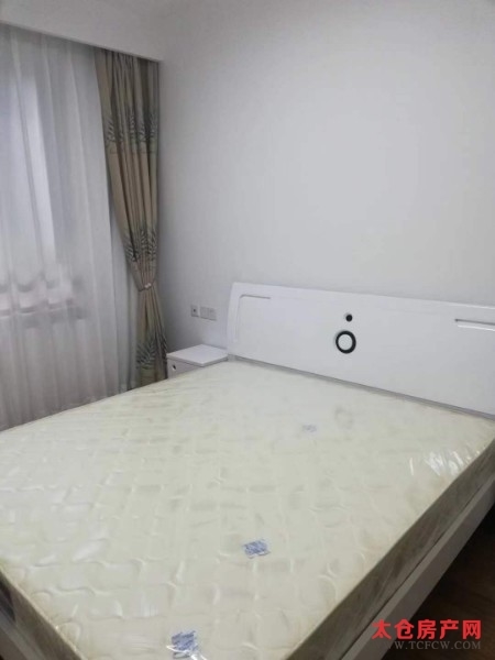 中南世纪城17楼精装好房3房/3厅/2卫朝南127平米4300元/月