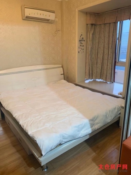 宝龙城市广场精装公寓1房/1厅/1卫朝南52平米1900元/月