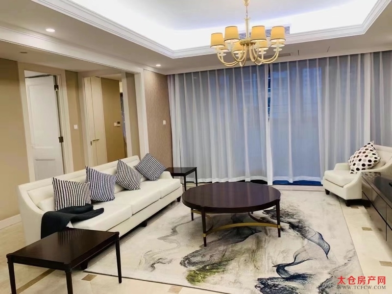 积水住宅小区豪装好房3房/2厅/2卫朝南199平米15000元/月