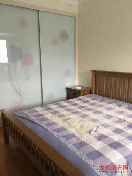 宝龙花园精装好房3房/2厅/2卫朝南106平米215万