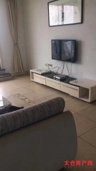 华侨花园精装好房3房/2厅/2卫朝南140平米2600元/月