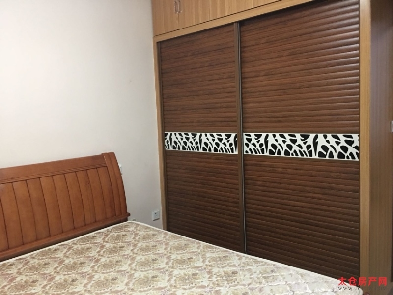 群星花园简装好房3房/2厅/2卫朝南114平米130万