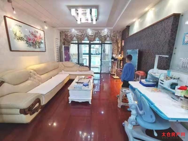 华侨花园精装好房3房/2厅/2卫朝南154平米3700元/月