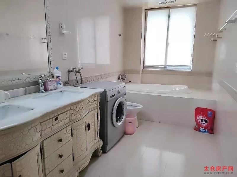 人杰景典精装好房3房/2厅/2卫朝南180平米3600元/月
