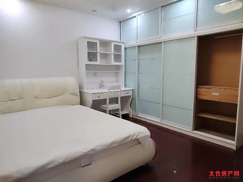 人杰景典精装好房3房/2厅/2卫朝南180平米3600元/月