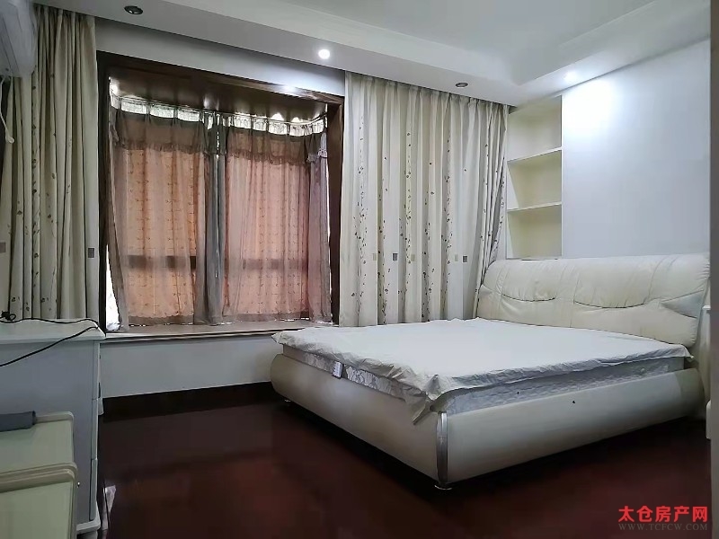 人杰景典精装好房3房/2厅/2卫朝南180平米3600元/月