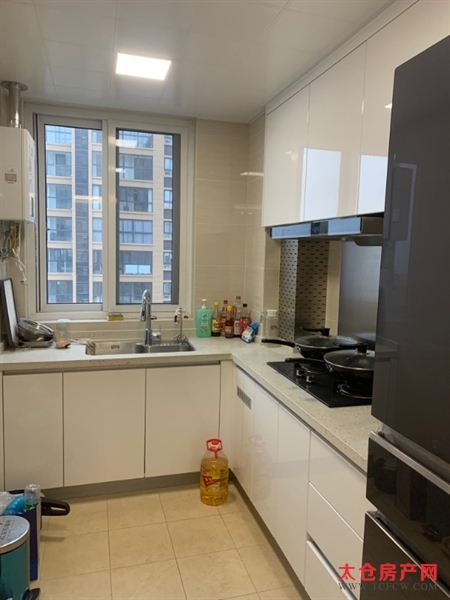 佳源都市精装好房3房/2厅/2卫朝南110平米215万