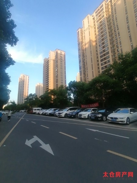 高尔夫鑫城精装好房1房/1厅/1卫朝南18平米700元/月