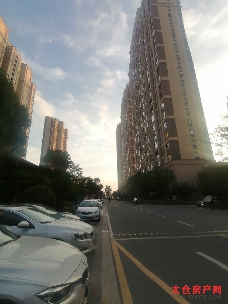 丽景嘉园毛坯好房3房/2厅/2卫朝南129平米268万