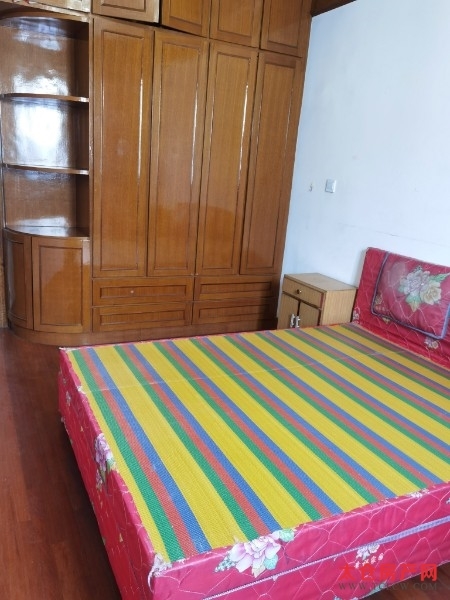桃园新村简装好房3房/2厅/1卫朝南110平米2200元/月