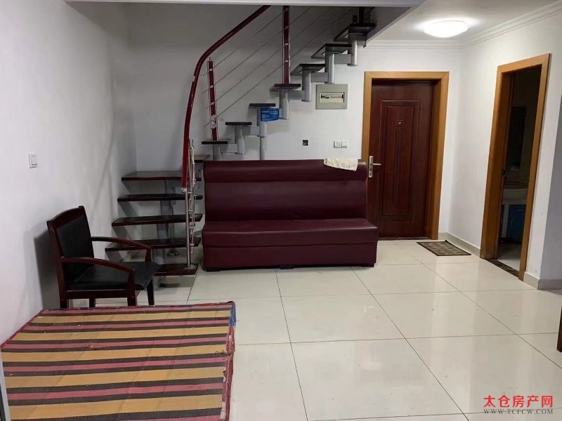 月星家居广场精装好房2房/2厅/2卫朝北110平米2200元/月