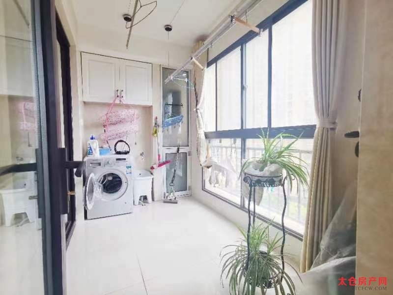 景瑞荣御蓝湾精装好房3房/2厅/1卫朝南102平米210万