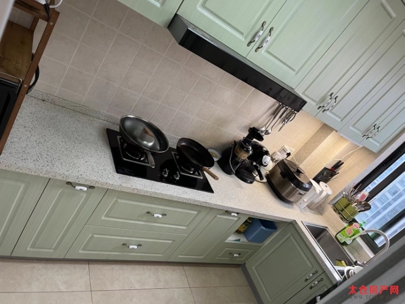 万达广场豪装好房3房/2厅/2卫朝南126平米5000元/月