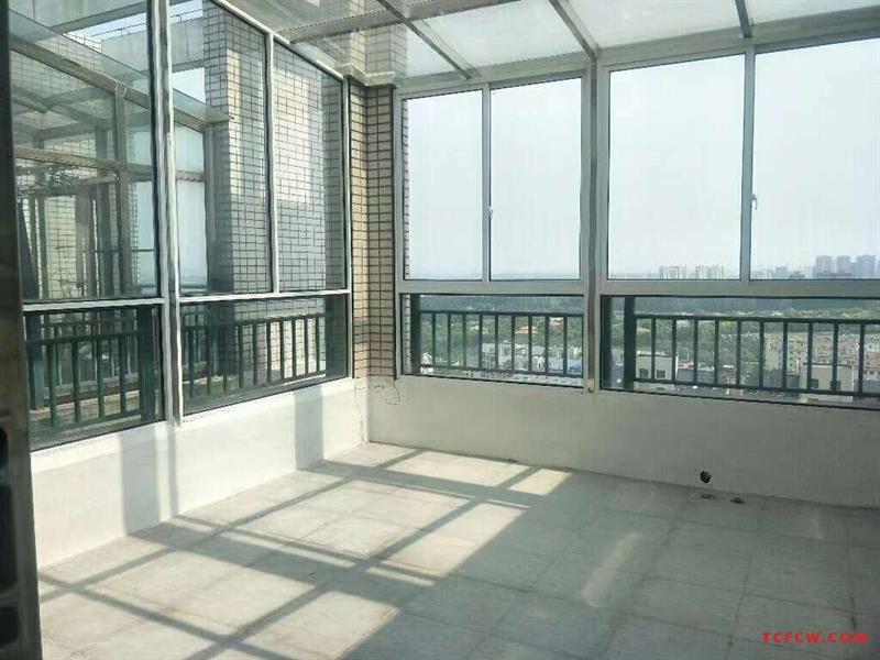 华侨花园顶阁楼