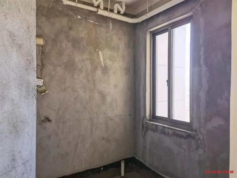 东方花园128平2室2厅2卫客厅南北通透118万可议，有产证