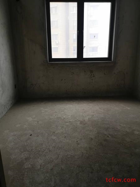 雅鹿臻园毛坯好房3房/2厅/2卫朝南125平米258万