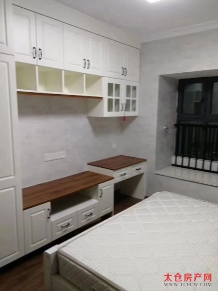 东亭路碧桂园，精装20万，3/2/2，119平，250万，满2年，学区在，中间层