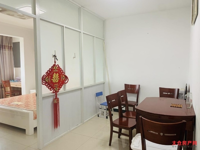 新华花园精装好房2房/2厅/1卫朝南74平米1800元/月