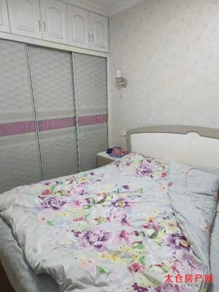 绿地城精装好房2房/2厅/1卫朝南72平米135万