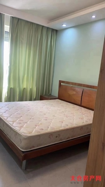 绿地一期精装好房2房/2厅/1卫朝南72平米2300元/月