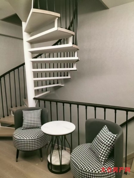 浙通名力桃花岛豪装别墅5房/2厅/3卫朝南250平米2.5元/月