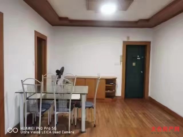 太平南路简装好房3房/2厅/2卫朝南108平米2300元/月