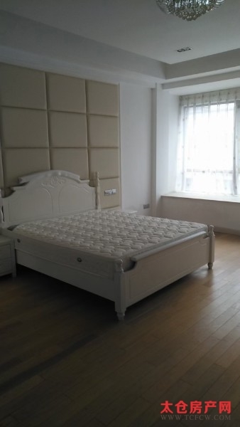 佳兆业水岸华府简装别墅5房/2厅/3卫朝南285平米6000元/月