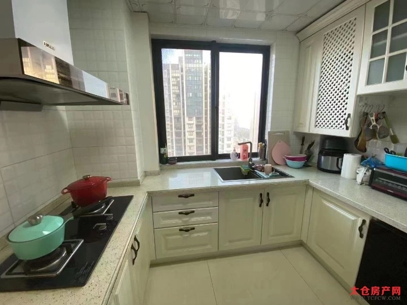 万达广场精装好房2房/2厅/1卫朝南99平米3800元/月