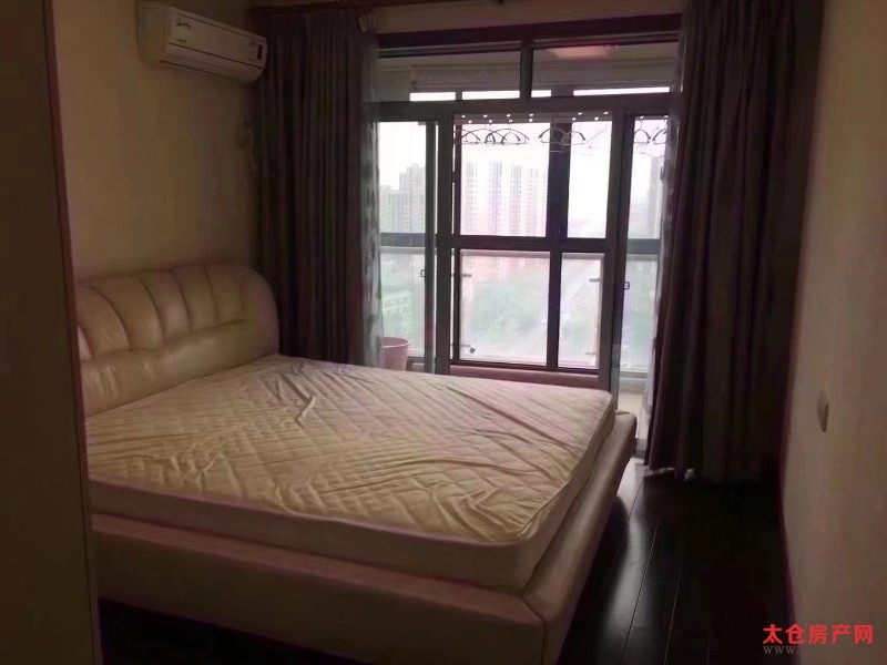 世纪广场精装好房4房/2厅/2卫朝南168平米3700元/月
