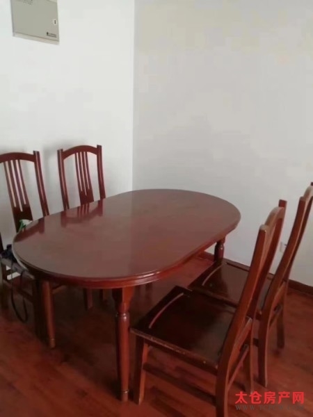 国大花园小区精装好房1房/1厅/1卫朝南70平米2000元/月