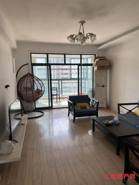 华侨花园精装好房3房/2厅/2卫朝南155平米3300元/月