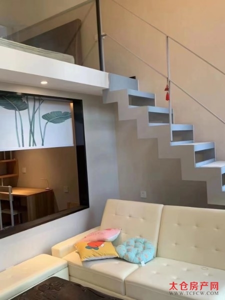 花样年华精装好房1房/1卫朝南60平米2500元/月