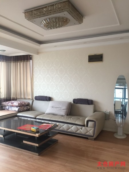 华源上海城，电梯房，精装，3/2/2，144平，2800元/月