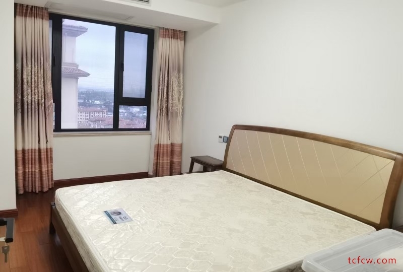 金仓华府精装好房3房/2厅/1卫朝南120平米3000元/月