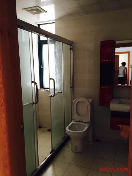 华侨花园精装好房2房/2厅/1卫朝南104平米2700元/月