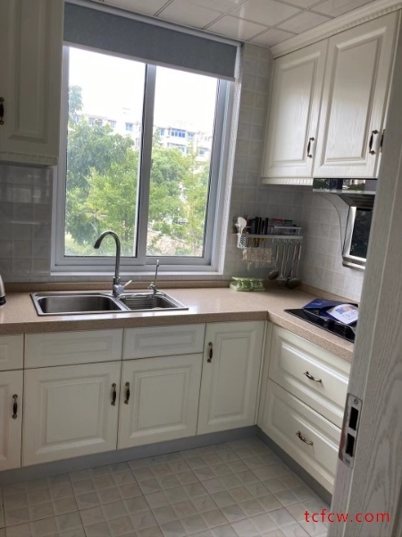 百隆广场豪装好房2房/2厅/1卫朝南94.27平米145万