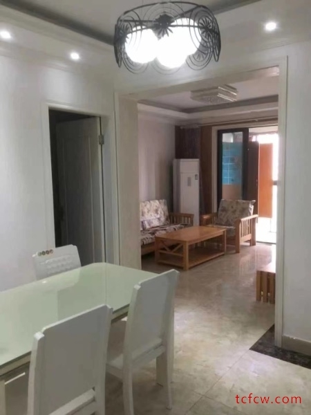 万达广场精装好房2房/1厅/1卫朝南87平米2800元/月