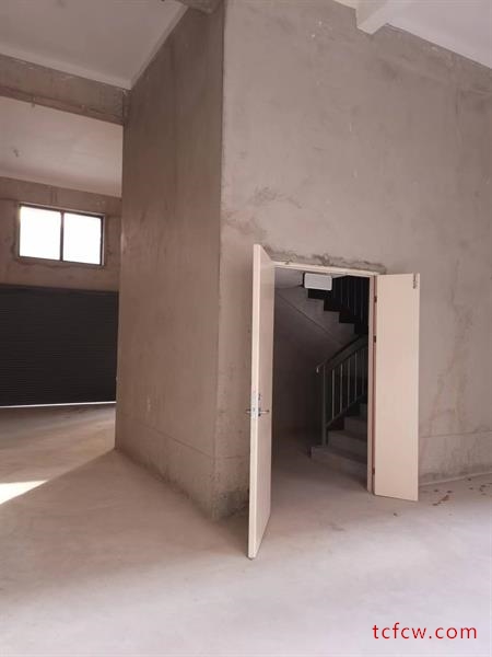 娄申商业广场毛坯好房4房/3厅/3卫朝南281平米16000元/月