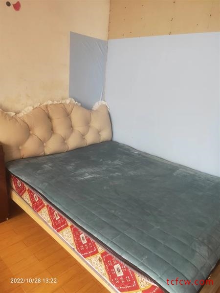 康乐新村，百隆广场旁，1室0厅1卫，中等装修家电齐全1100每月
