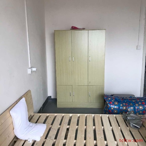 康乐苑简装好房2房/2厅/1卫朝南168平米1500元/月