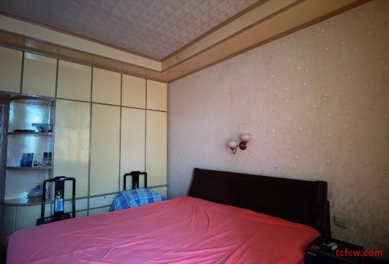 出售浏河闸北路95平老装全配3房1厅1卫93万