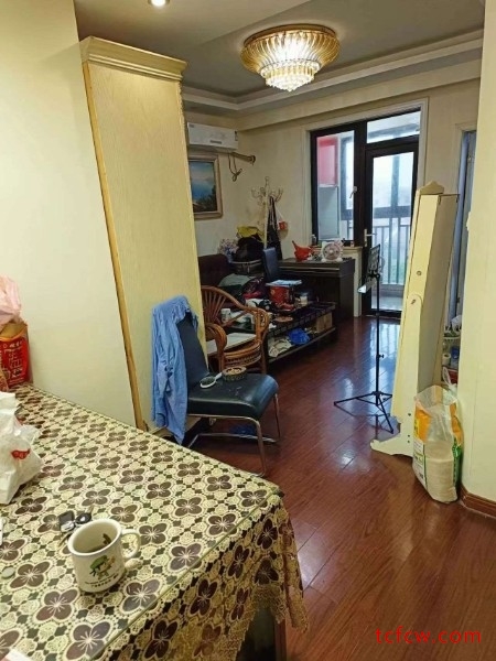 知青时代豪装好房1房/2厅/1卫朝南59平米1500元/月