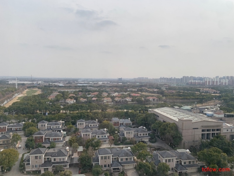高尔夫湖滨花苑精装好房3房/2厅/2卫朝南198平米6800元/月