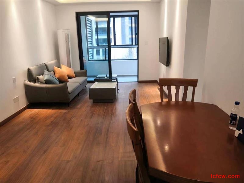 出租三房两厅两卫精装全配，全新家具